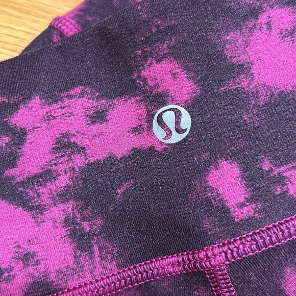 Lululemon Wunder Under Crop II Breezie Regal Plum Purple Black Tie-Dye size 6 - Picture 3 of 4